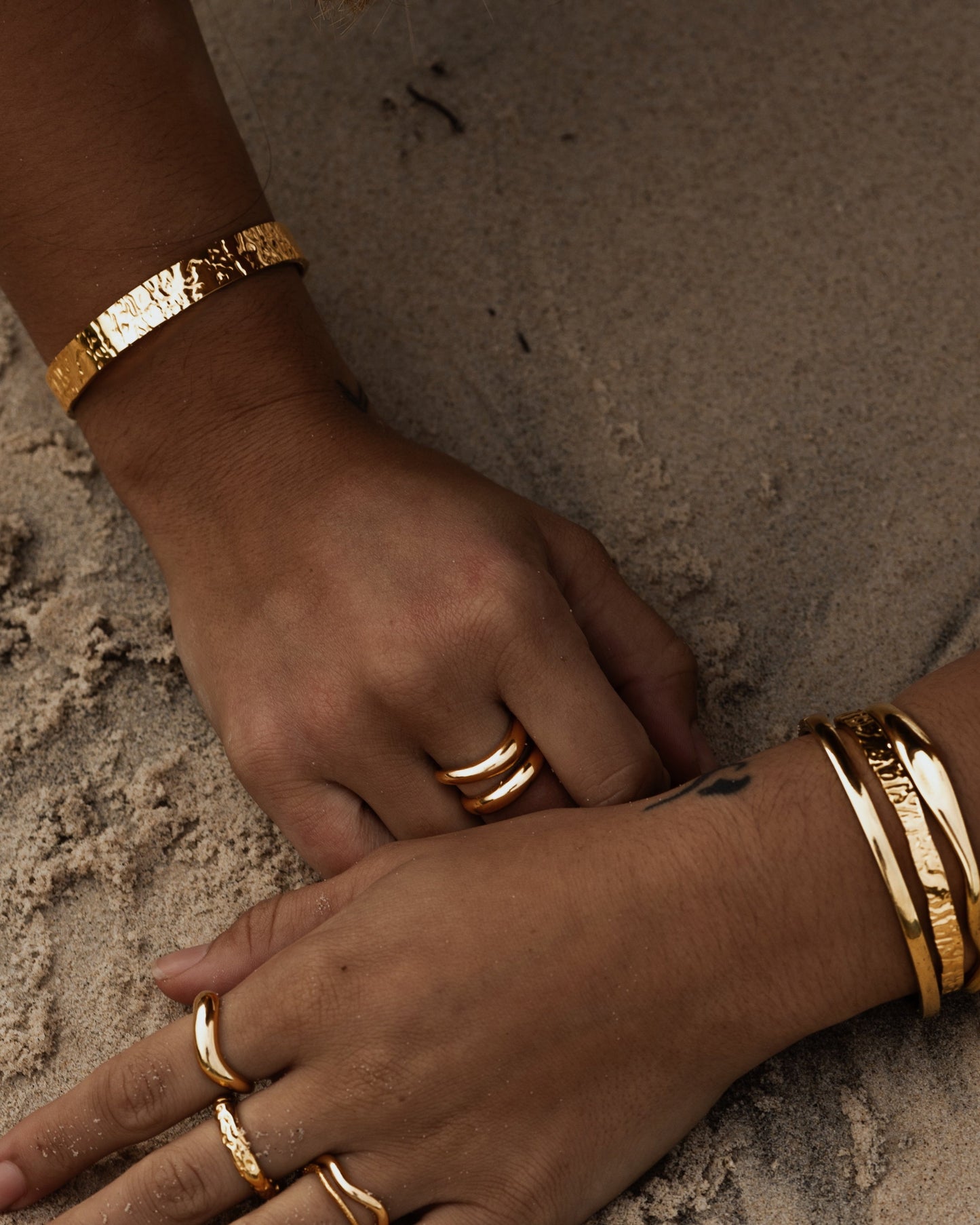 TEXTURED OPEN BANGLE