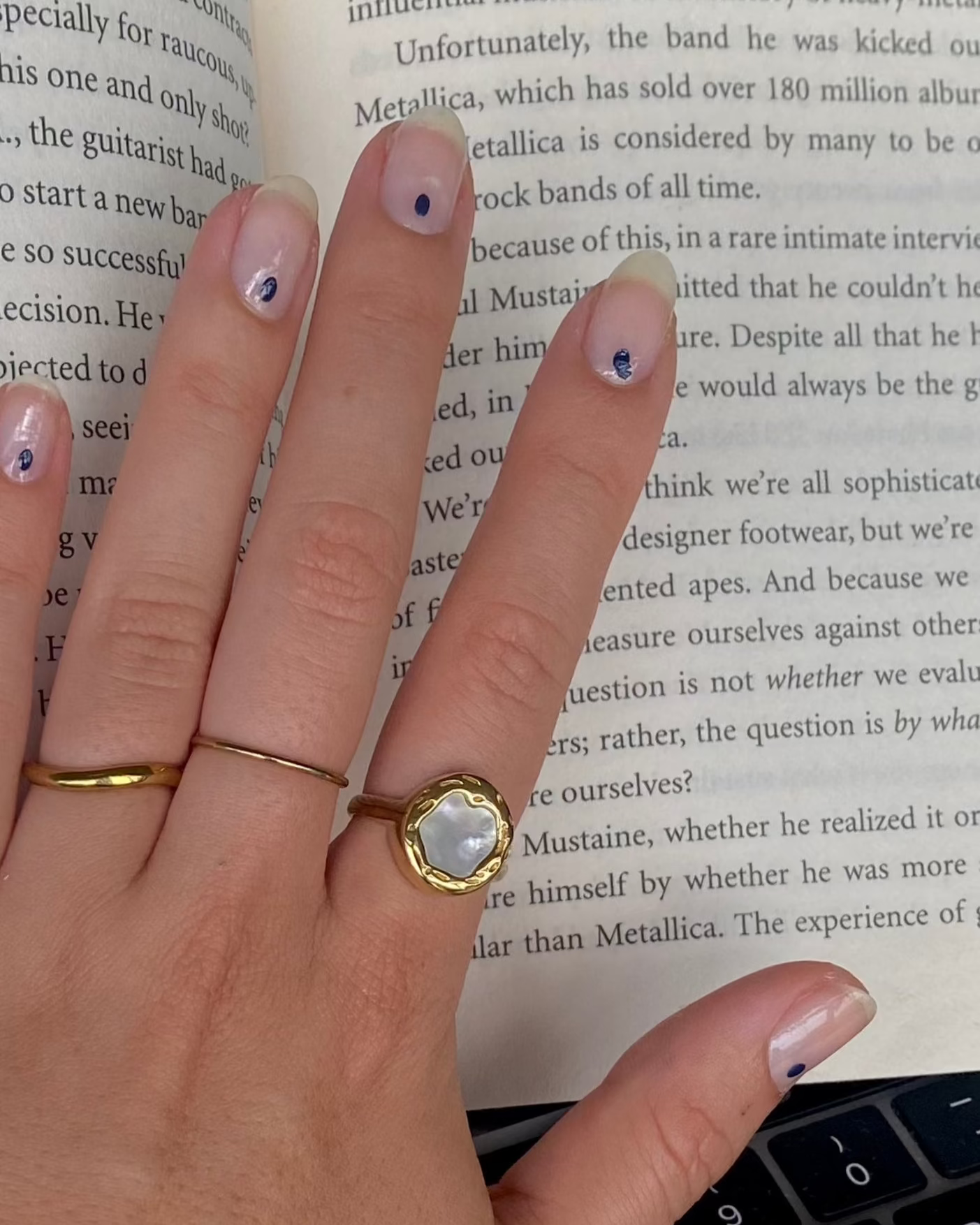 MOTHER OF PEARL SIGNET RING