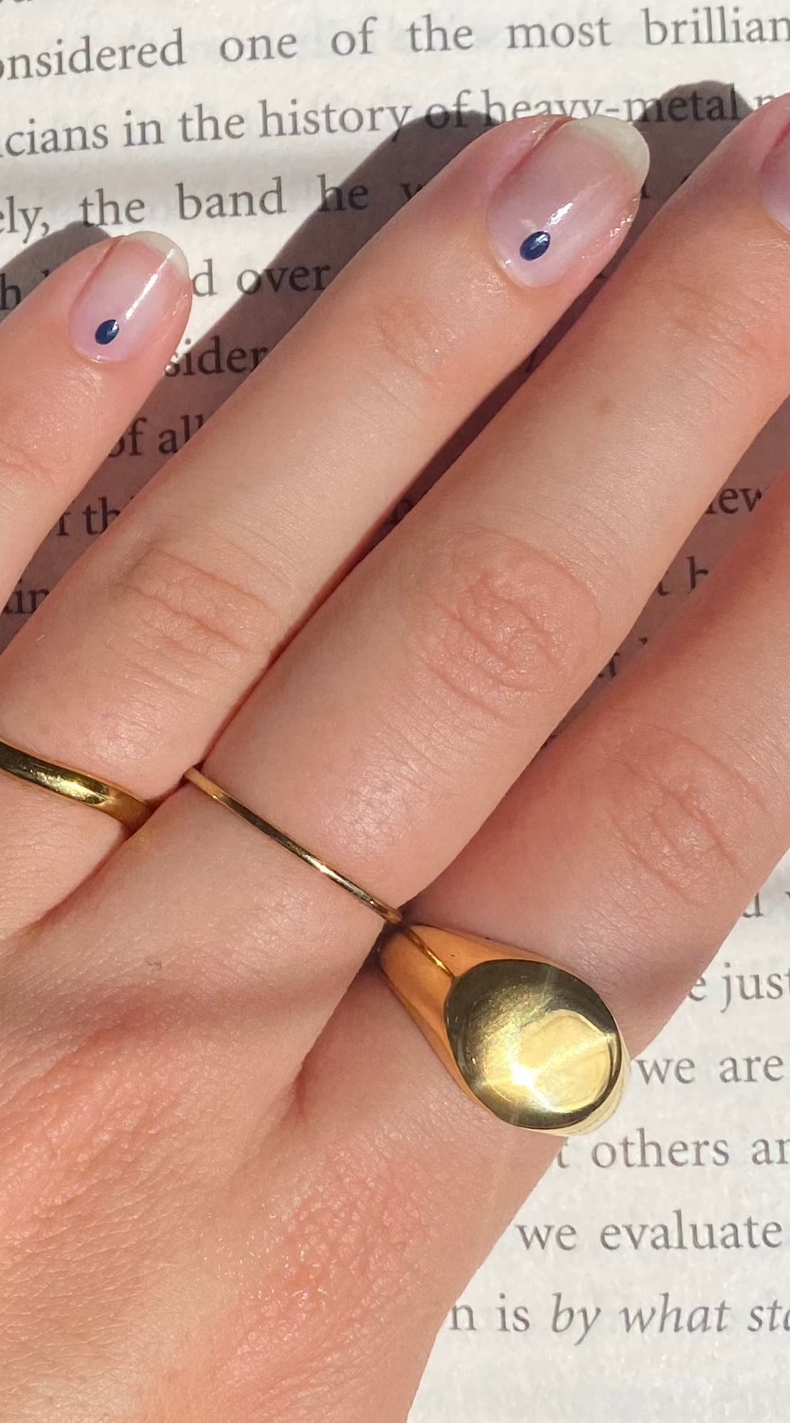 CIRCULAR SIGNET RING