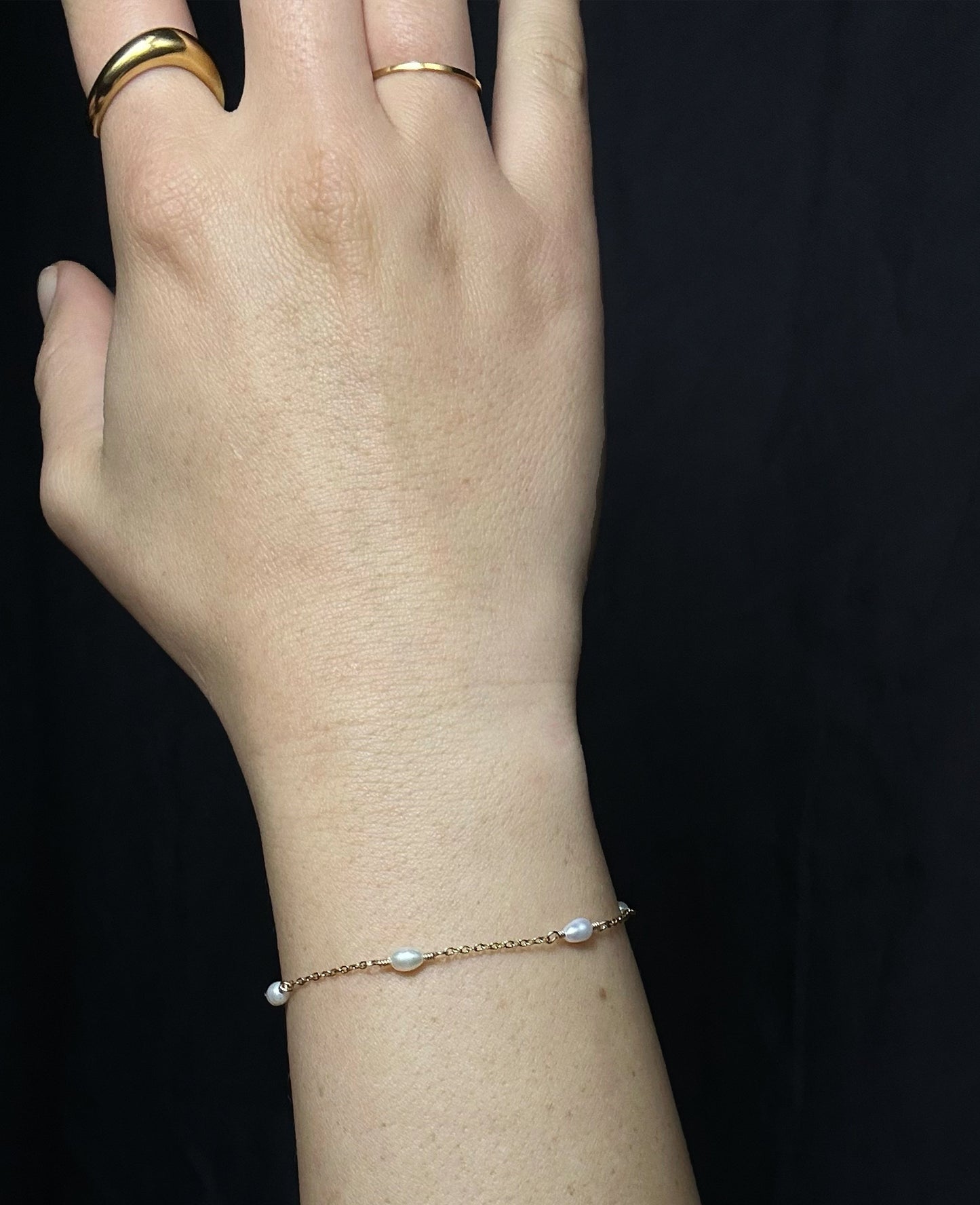 IZA BRACELET - FRESH WATER PEARLS
