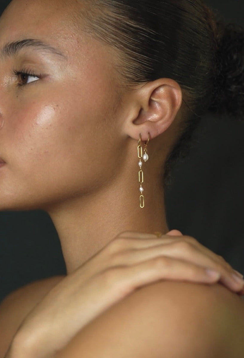 VELA EARRINGS - FRESH WATER PEARLS