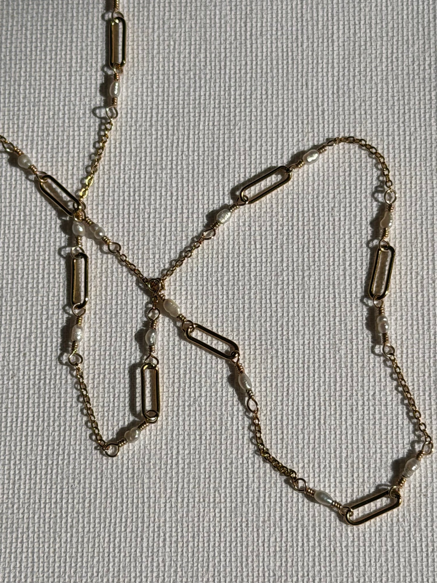 VELA NECKLACE  -  FRESHWATER PEARL