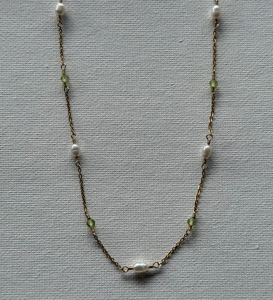 CASSIOPEIA NECKLACE -  PEARL & PERIDOT