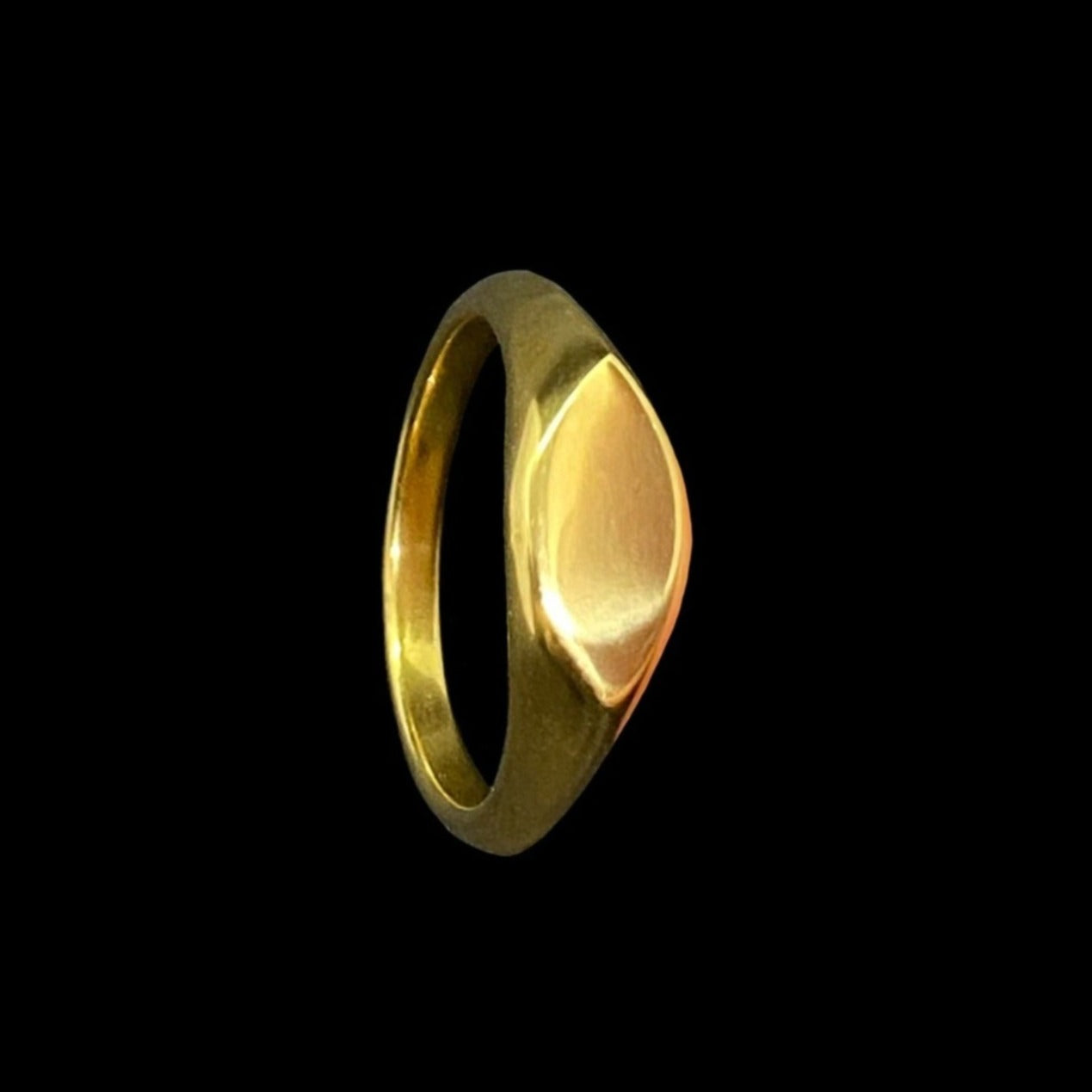 OVAL SIGNET RING