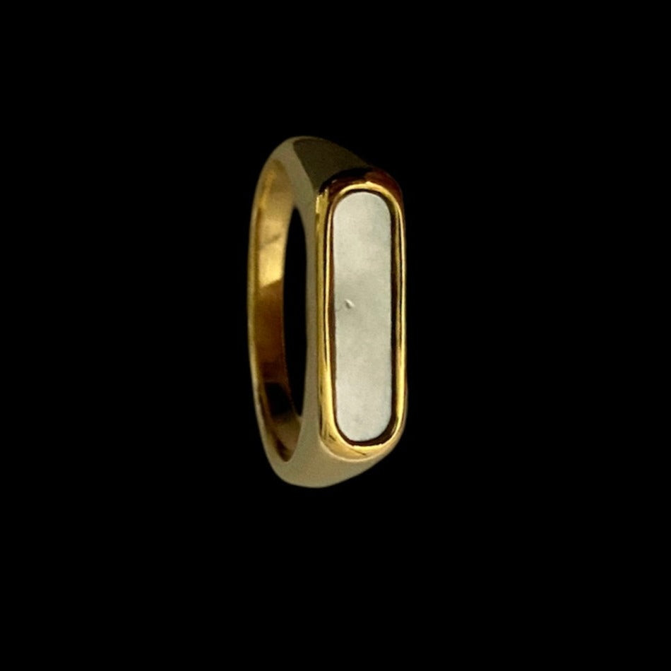 WHITE SHELL RING