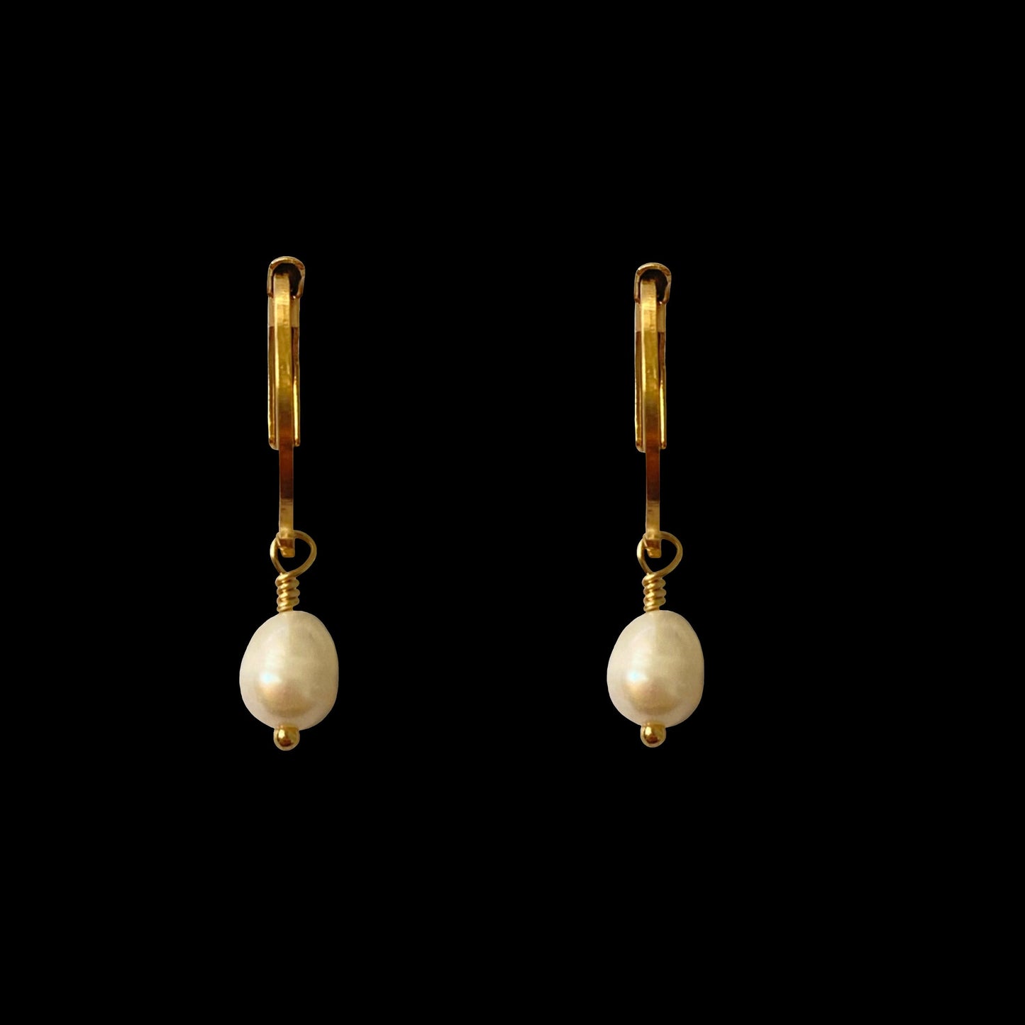 CLASSIC FRESHWATER PEARL EARRINGS - SMALL