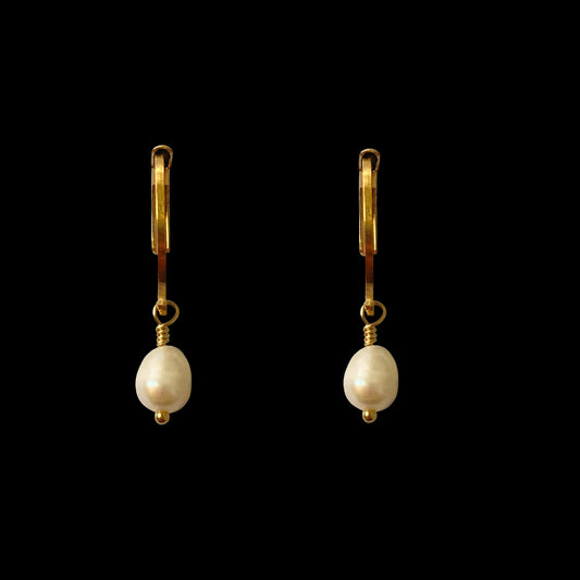 CLASSIC FRESHWATER PEARL EARRINGS - SMALL