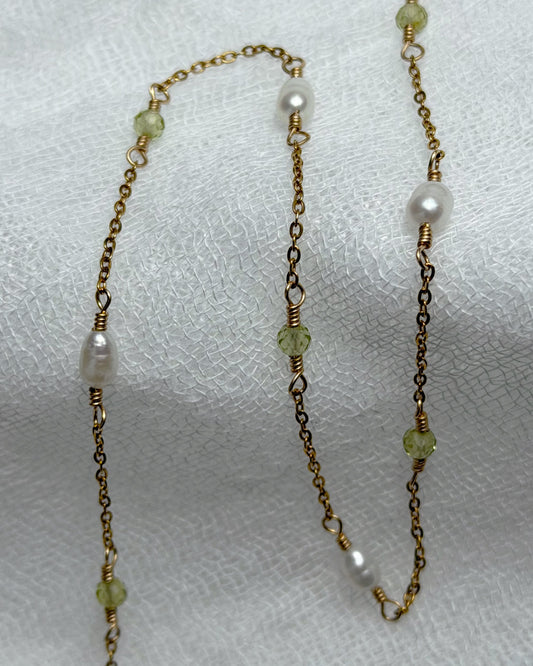 CASSIOPEIA NECKLACE -  PEARL & PERIDOT