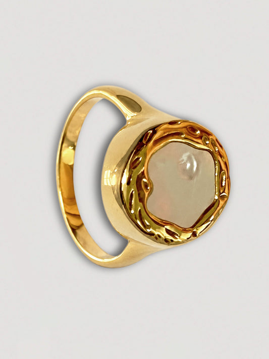 MOTHER OF PEARL SIGNET RING
