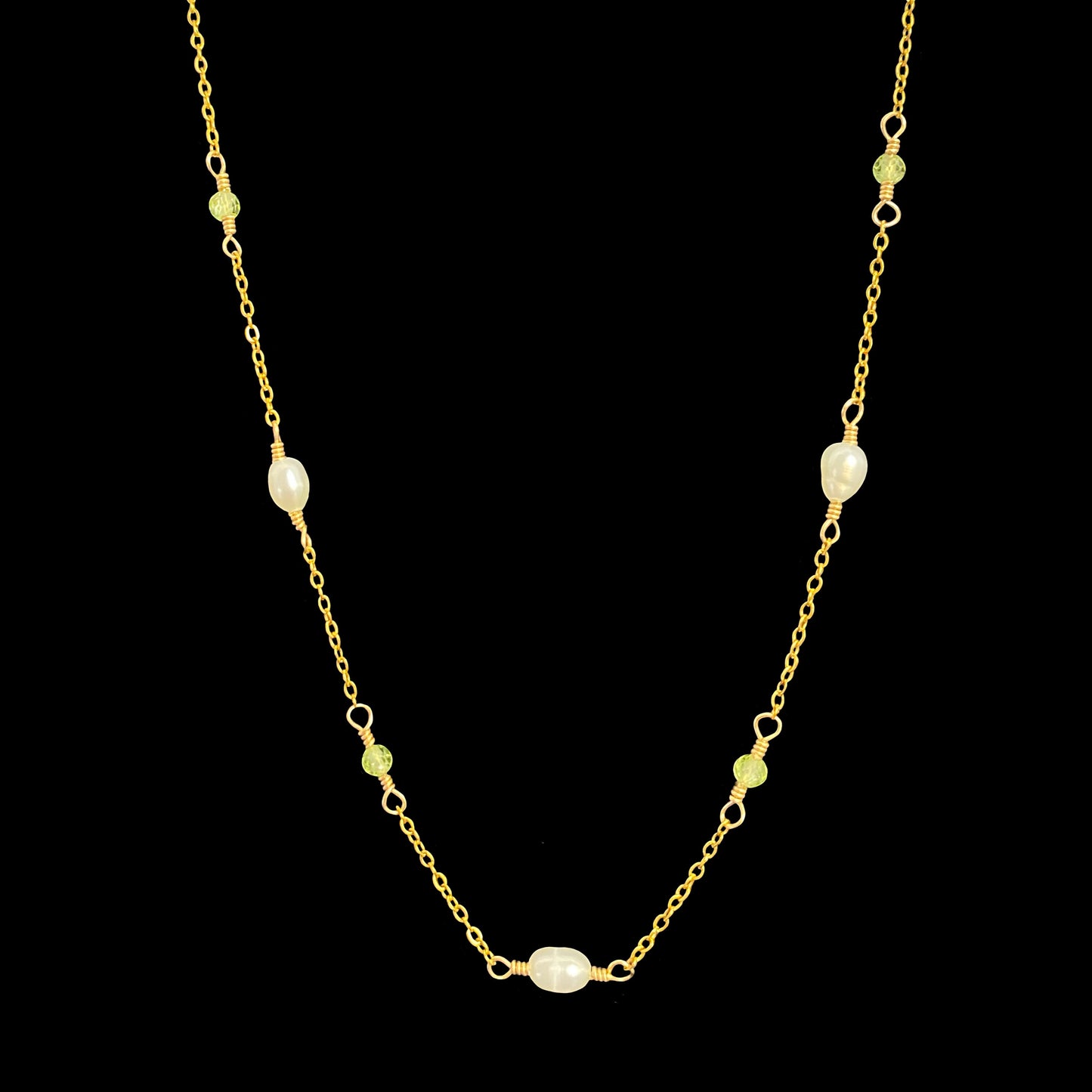 CASSIOPEIA NECKLACE -  PEARL & PERIDOT
