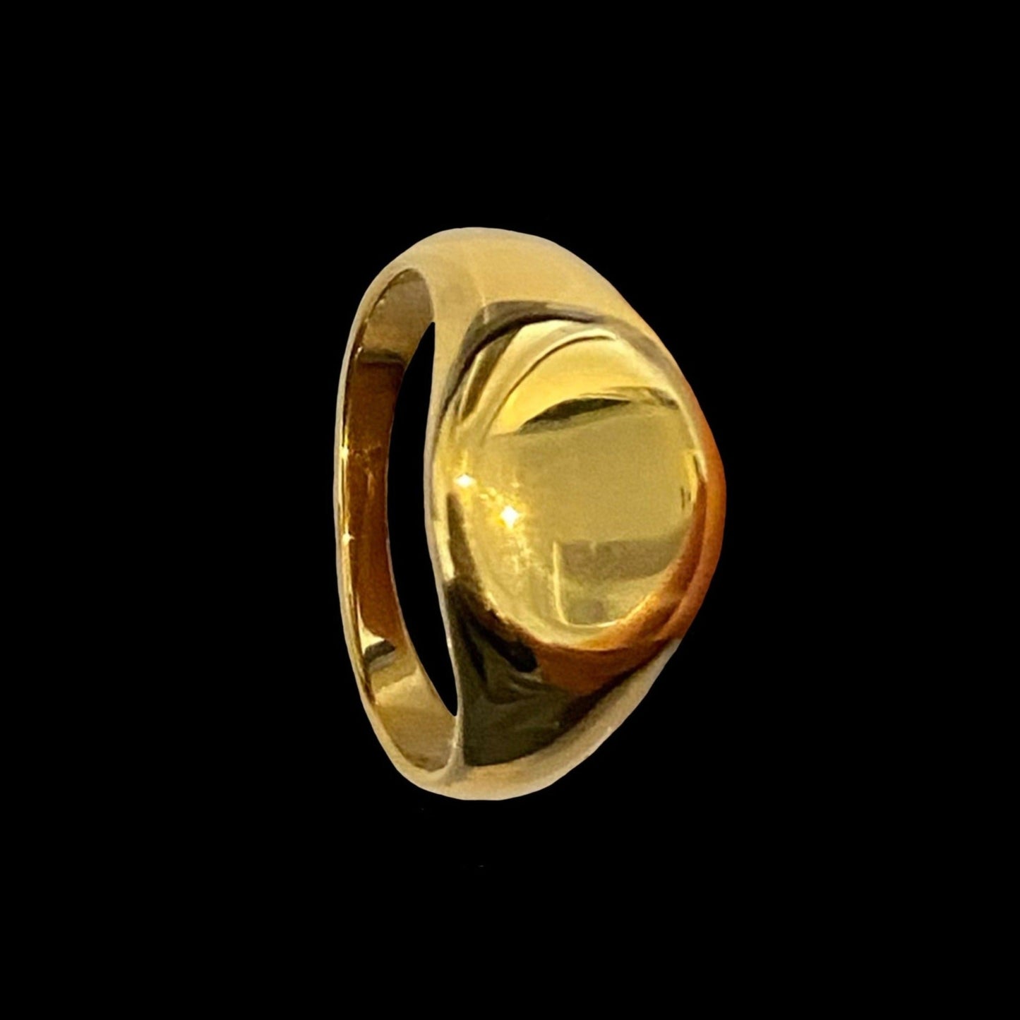 CIRCULAR SIGNET RING