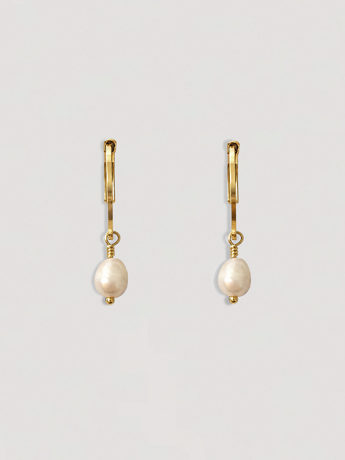CLASSIC FRESHWATER PEARL EARRINGS - SMALL