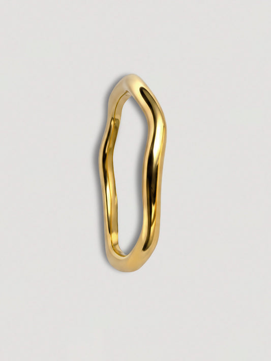 THIN WAVY GOLD RING