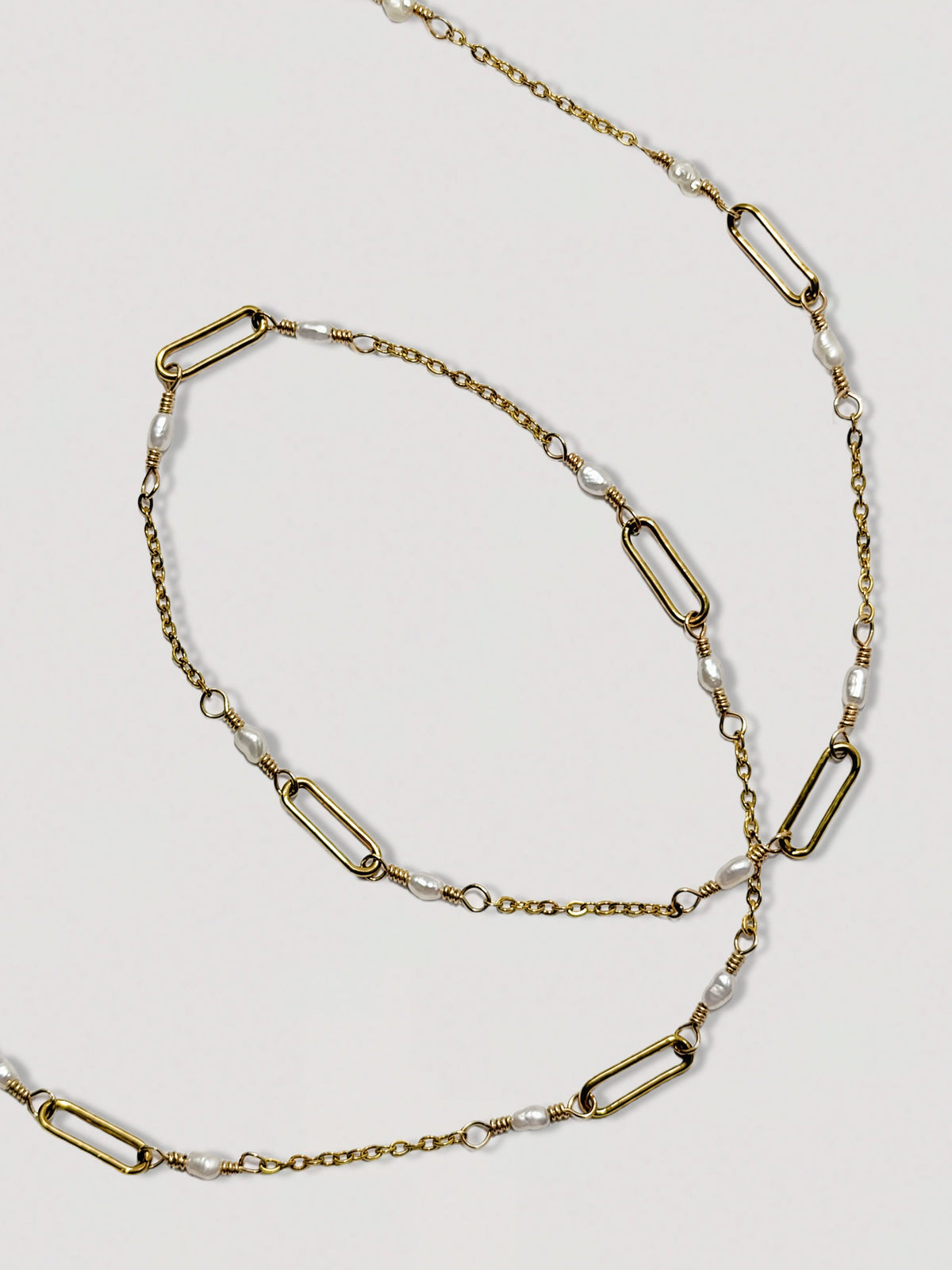 VELA NECKLACE  -  FRESHWATER PEARL